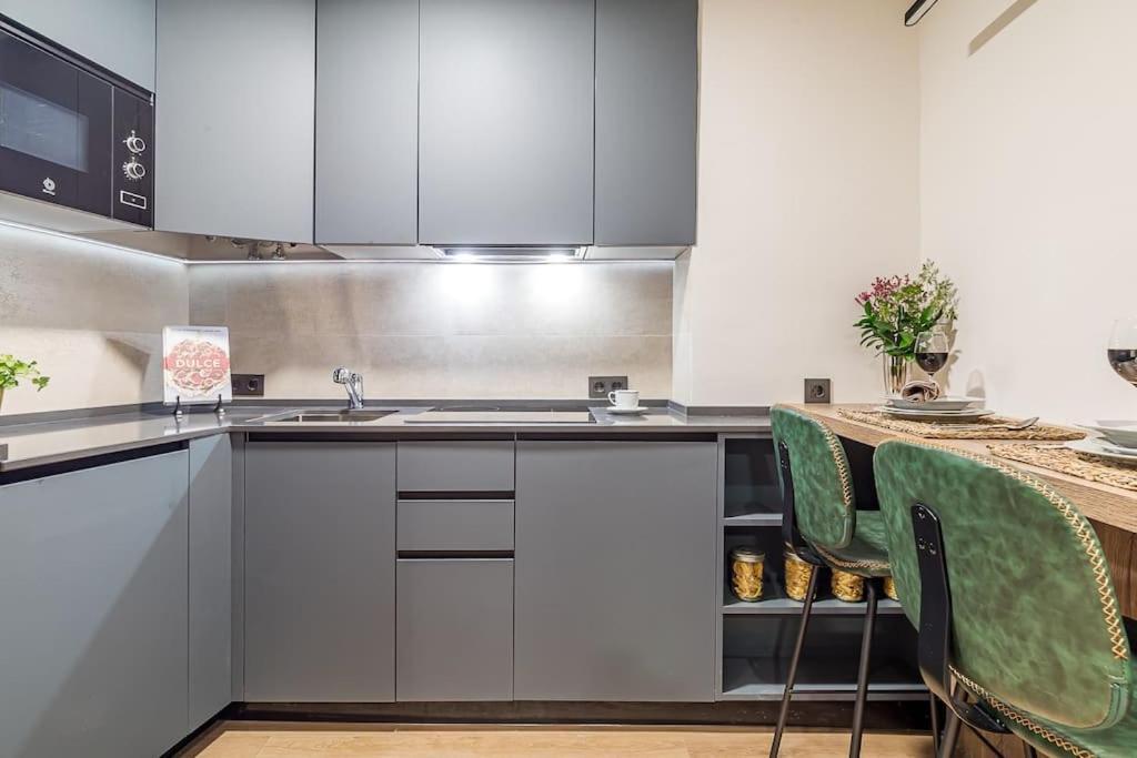 Apartamento Reformado Y Tranquilo Junto A Gran Via Madrid Kültér fotó